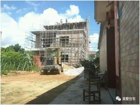 廣東農(nóng)村小伙修建二層半別墅，主體帶小院子30萬(wàn)，苦累都值得