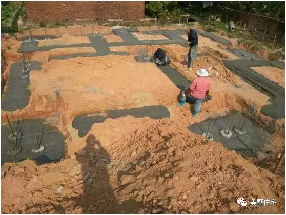 廣東農(nóng)村小伙修建二層半別墅，主體帶小院子30萬(wàn)，苦累都值得