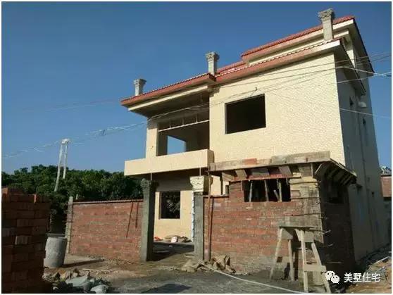 廣東農(nóng)村小伙修建二層半別墅，主體帶小院子30萬(wàn)，苦累都值得