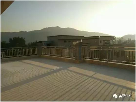 廣東農(nóng)村小伙修建二層半別墅，主體帶小院子30萬(wàn)，苦累都值得