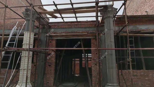 陜西農(nóng)村自建2層別墅，造價(jià)30萬，坡屋頂建成這樣，真不怕漏雨嗎