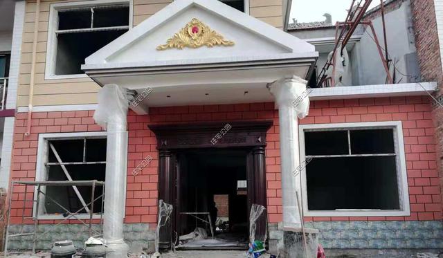 陜西農(nóng)村自建2層別墅，造價(jià)30萬，坡屋頂建成這樣，真不怕漏雨嗎