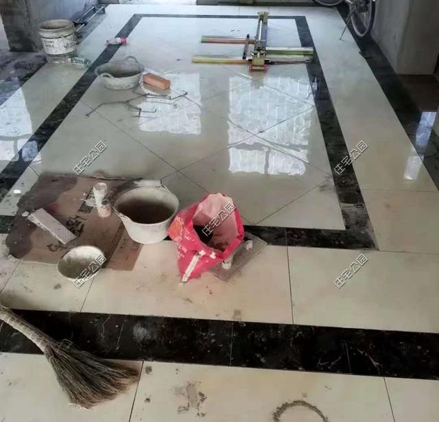 陜西農(nóng)村自建2層別墅，造價(jià)30萬，坡屋頂建成這樣，真不怕漏雨嗎