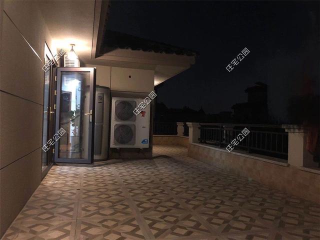 紅磚缺貨，石子每車1200，花了150萬(wàn)終于建起這棟農(nóng)村三層別墅