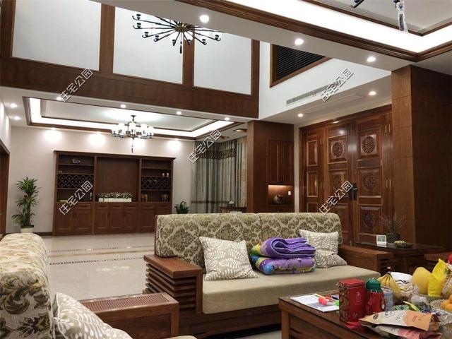 紅磚缺貨，石子每車1200，花了150萬(wàn)終于建起這棟農(nóng)村三層別墅