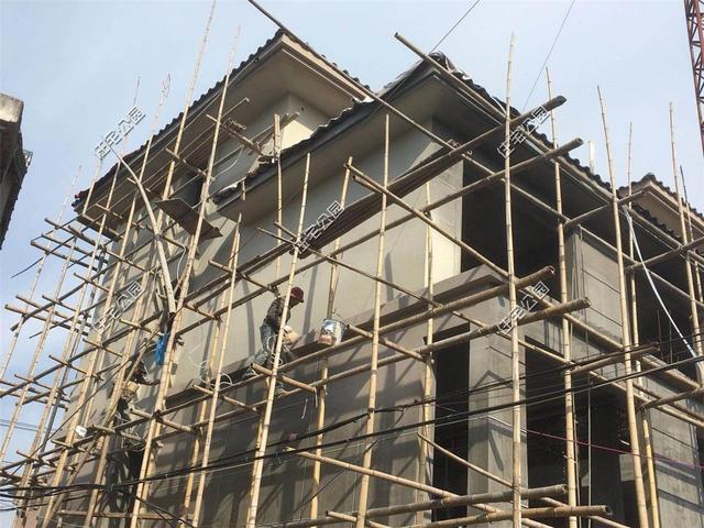 紅磚缺貨，石子每車1200，花了150萬(wàn)終于建起這棟農(nóng)村三層別墅