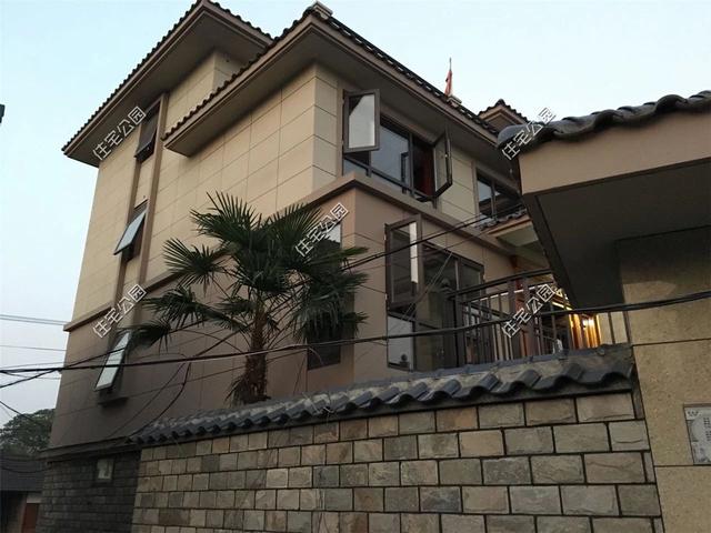 紅磚缺貨，石子每車1200，花了150萬(wàn)終于建起這棟農(nóng)村三層別墅