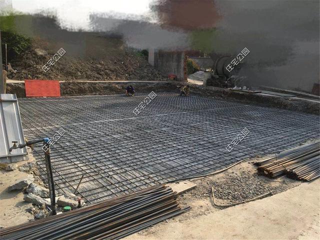 紅磚缺貨，石子每車1200，花了150萬(wàn)終于建起這棟農(nóng)村三層別墅