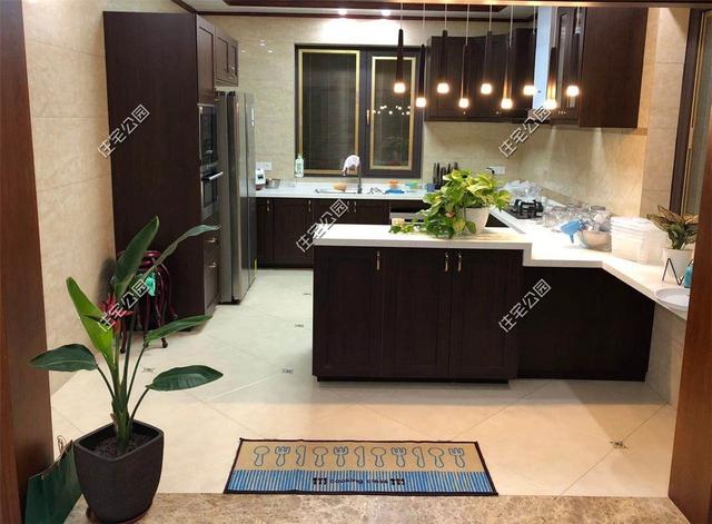 紅磚缺貨，石子每車1200，花了150萬(wàn)終于建起這棟農(nóng)村三層別墅