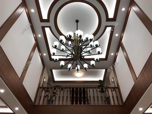 紅磚缺貨，石子每車1200，花了150萬(wàn)終于建起這棟農(nóng)村三層別墅