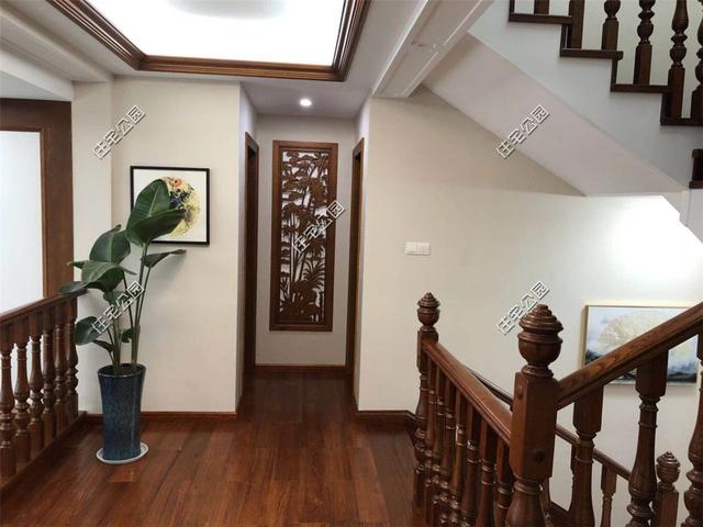 紅磚缺貨，石子每車1200，花了150萬(wàn)終于建起這棟農(nóng)村三層別墅