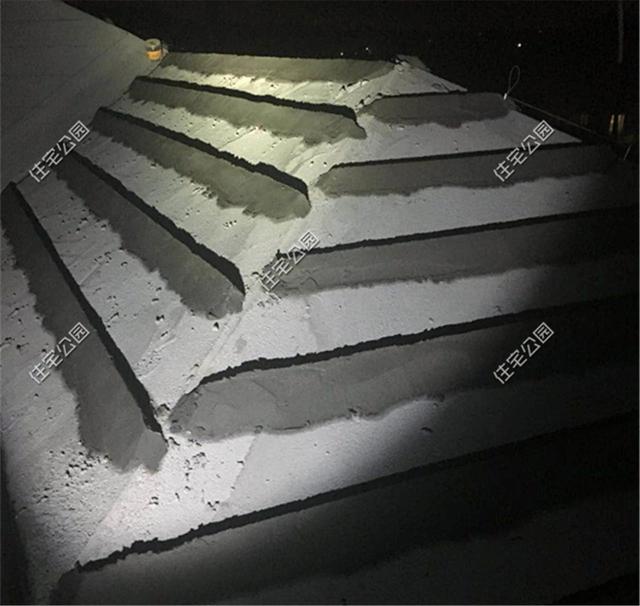 紅磚缺貨，石子每車1200，花了150萬(wàn)終于建起這棟農(nóng)村三層別墅