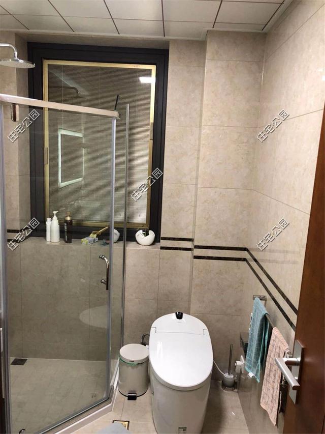 紅磚缺貨，石子每車1200，花了150萬(wàn)終于建起這棟農(nóng)村三層別墅