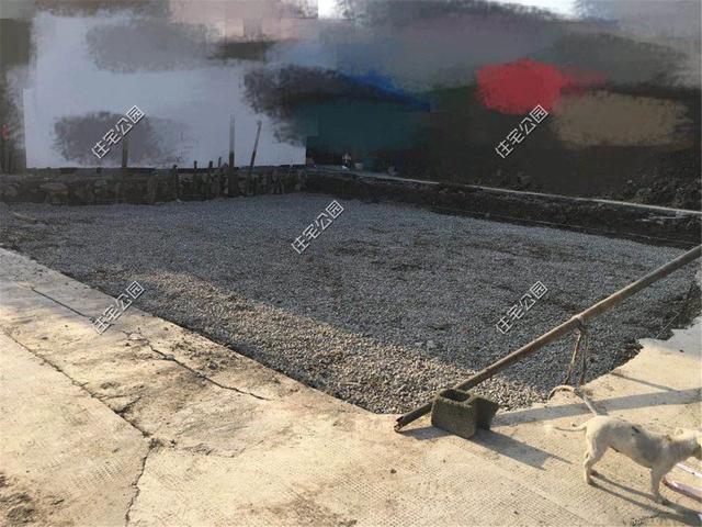 紅磚缺貨，石子每車1200，花了150萬(wàn)終于建起這棟農(nóng)村三層別墅