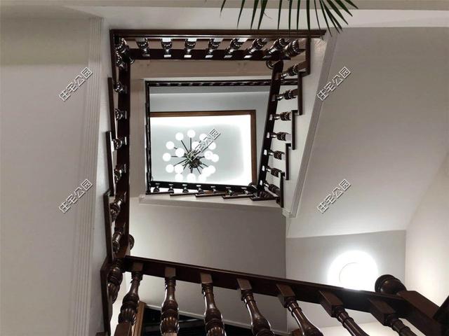 紅磚缺貨，石子每車1200，花了150萬(wàn)終于建起這棟農(nóng)村三層別墅