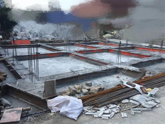 紅磚缺貨，石子每車1200，花了150萬(wàn)終于建起這棟農(nóng)村三層別墅