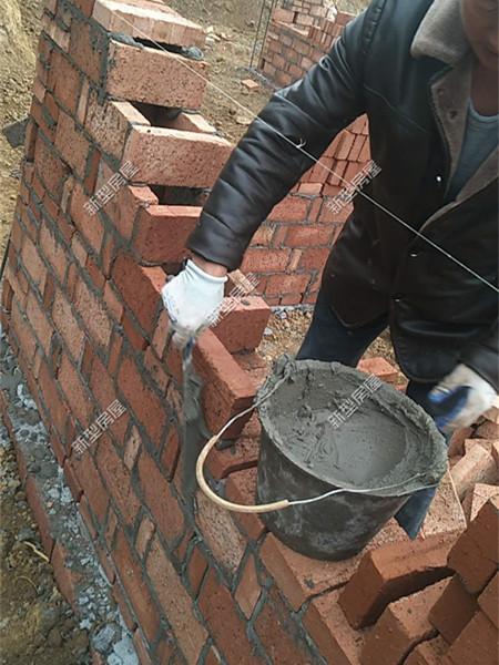 農(nóng)村小伙建房?jī)?nèi)外墻全砌空斗墻，你覺(jué)得這樣結(jié)實(shí)嗎？