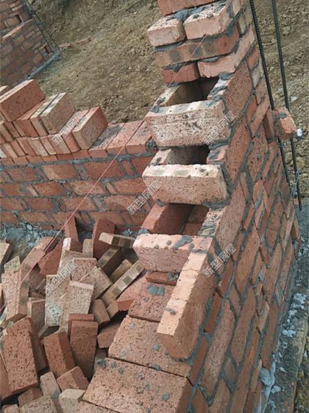 農(nóng)村小伙建房?jī)?nèi)外墻全砌空斗墻，你覺(jué)得這樣結(jié)實(shí)嗎？