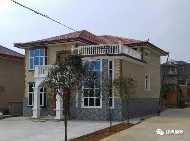 拆掉老家的青磚瓦房，35萬蓋好兩層小別墅，漂亮又實用