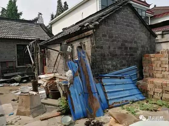 拆掉老家的青磚瓦房，35萬蓋好兩層小別墅，漂亮又實用