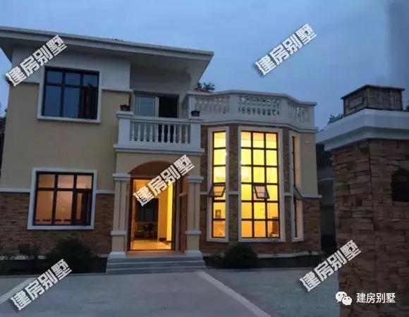 拆掉老家的青磚瓦房，35萬蓋好兩層小別墅，漂亮又實用