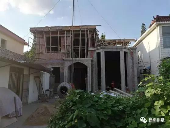 拆掉老家的青磚瓦房，35萬蓋好兩層小別墅，漂亮又實用