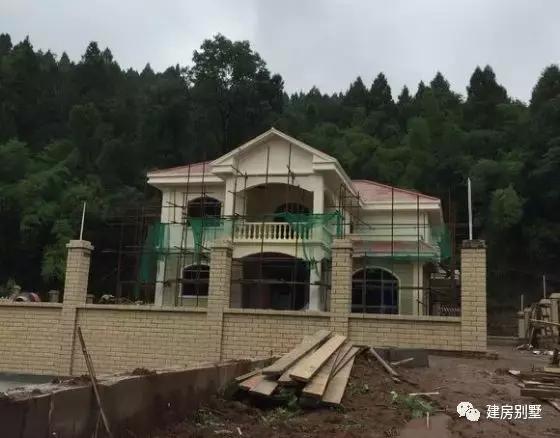 精致漂亮的兩層小別墅圖片，25萬就能建好，全家人的避風港