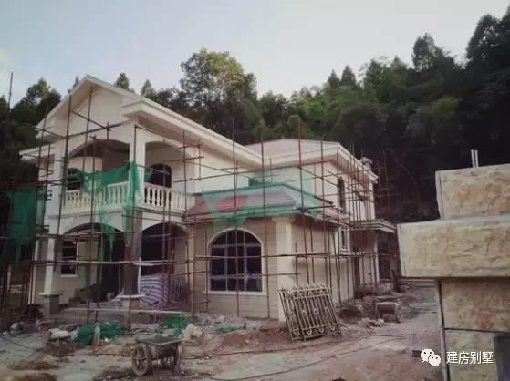 精致漂亮的兩層小別墅圖片，25萬就能建好，全家人的避風港