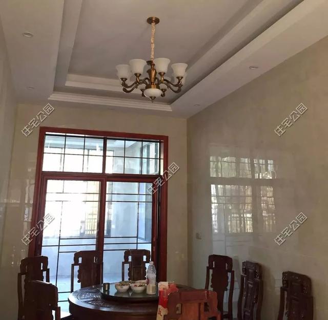 為父母養(yǎng)老，湖南兄妹在農(nóng)村老家修建三層別墅，主體裝修一個花了80萬