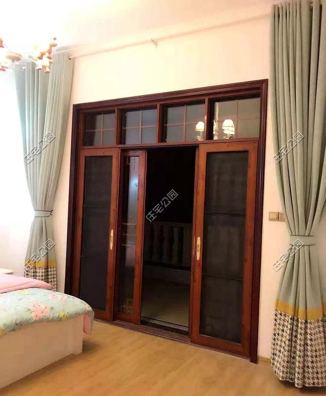 為父母養(yǎng)老，湖南兄妹在農(nóng)村老家修建三層別墅，主體裝修一個花了80萬