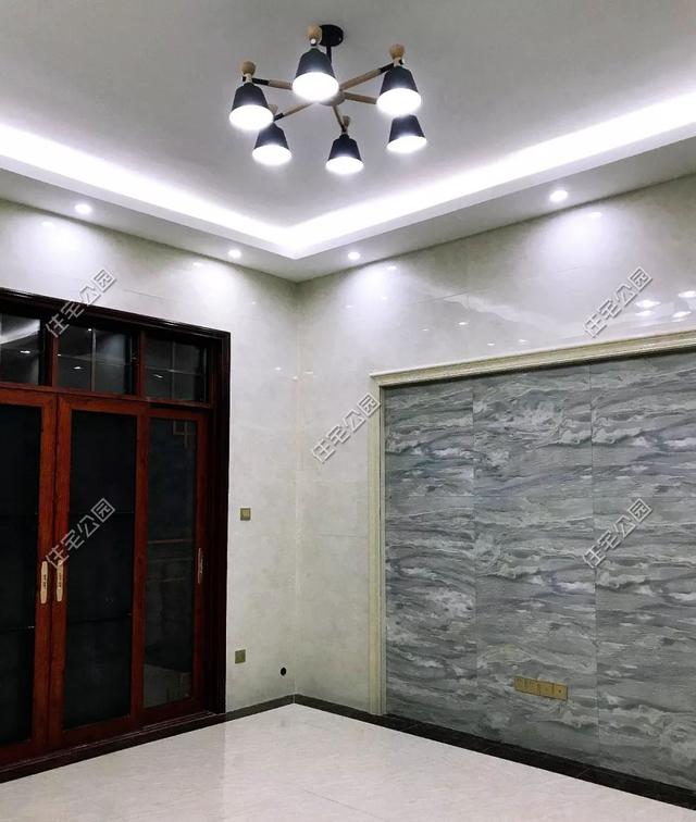 為父母養(yǎng)老，湖南兄妹在農(nóng)村老家修建三層別墅，主體裝修一個花了80萬