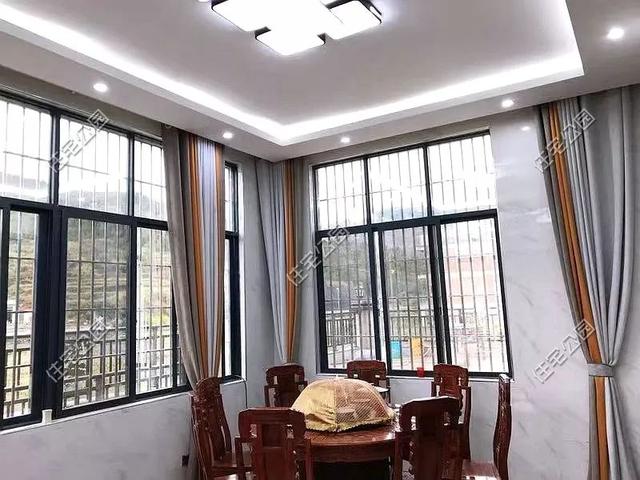 為父母養(yǎng)老，湖南兄妹在農(nóng)村老家修建三層別墅，主體裝修一個花了80萬