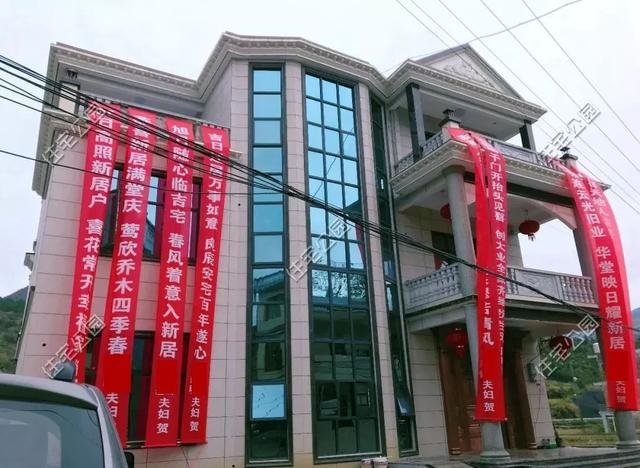 為父母養(yǎng)老，湖南兄妹在農(nóng)村老家修建三層別墅，主體裝修一個花了80萬