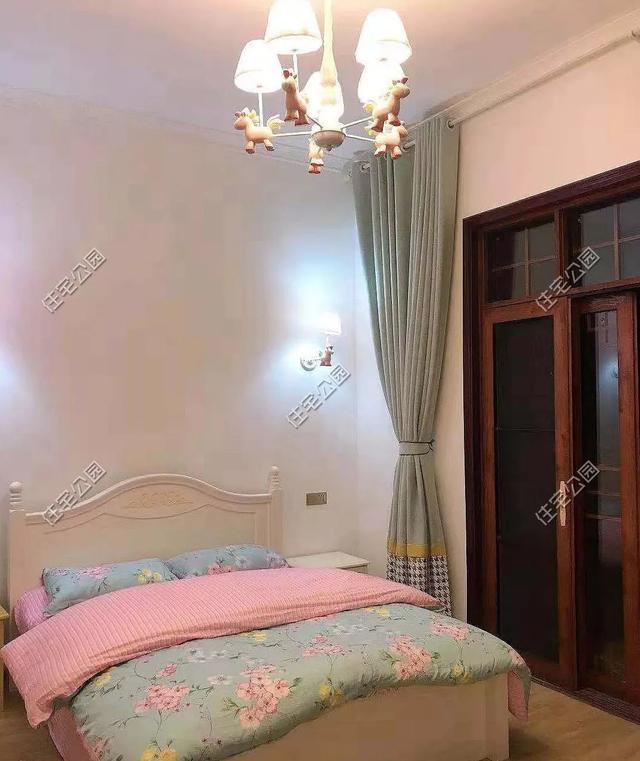 為父母養(yǎng)老，湖南兄妹在農(nóng)村老家修建三層別墅，主體裝修一個花了80萬