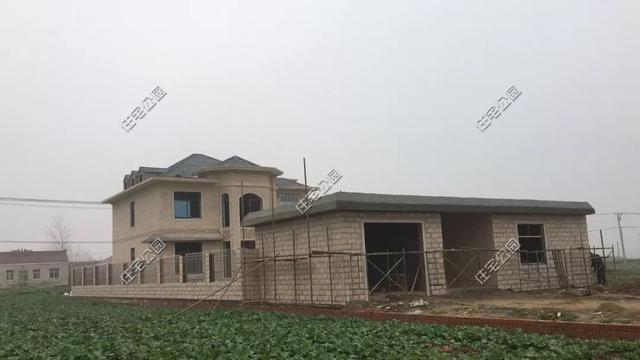 為了落葉歸根，湖南兄弟倆回鄉(xiāng)下建別墅，各自花了60萬(wàn)，享受田園生活