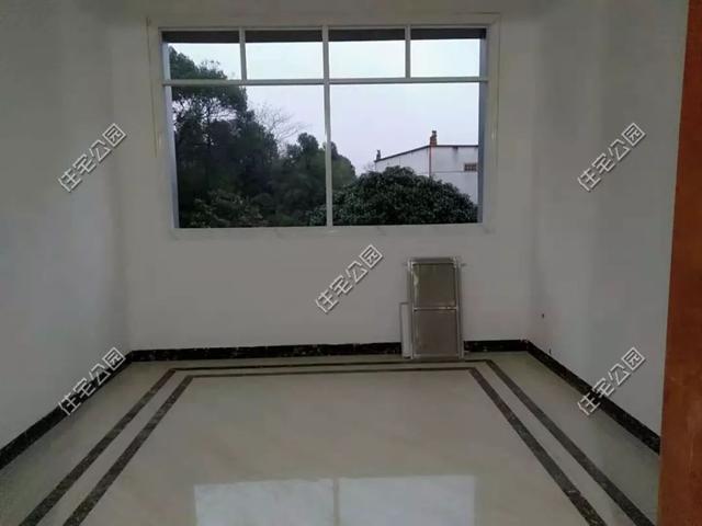 為了落葉歸根，湖南兄弟倆回鄉(xiāng)下建別墅，各自花了60萬(wàn)，享受田園生活