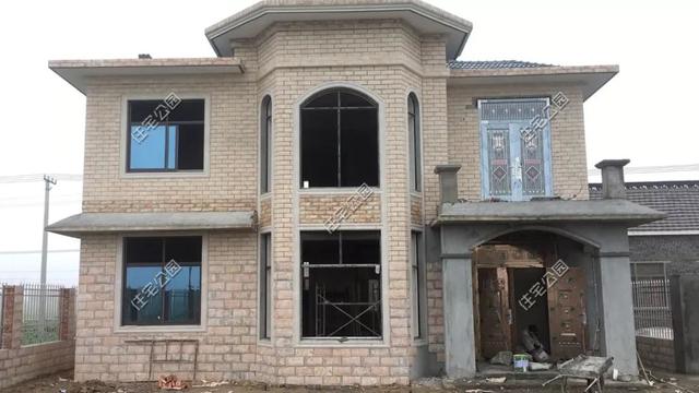 為了落葉歸根，湖南兄弟倆回鄉(xiāng)下建別墅，各自花了60萬(wàn)，享受田園生活