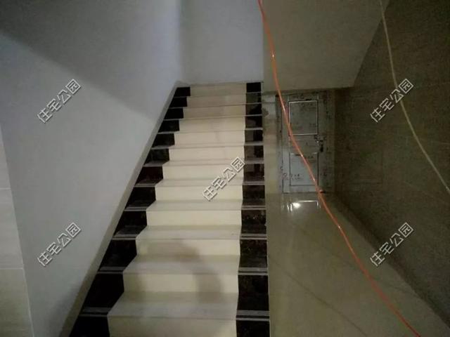 為了落葉歸根，湖南兄弟倆回鄉(xiāng)下建別墅，各自花了60萬(wàn)，享受田園生活