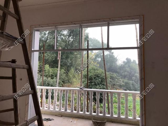 為了落葉歸根，湖南兄弟倆回鄉(xiāng)下建別墅，各自花了60萬(wàn)，享受田園生活