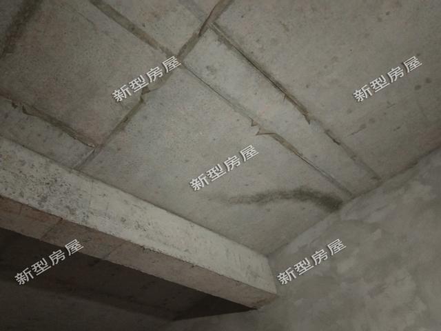 農(nóng)村新房還沒入住，就發(fā)現(xiàn)屋面就有裂縫，這是誰的責(zé)任？