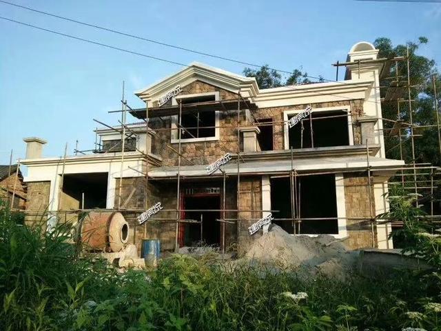 最美的農(nóng)村二層別墅設(shè)計(jì)，深受大家歡迎，建成實(shí)景美翻了