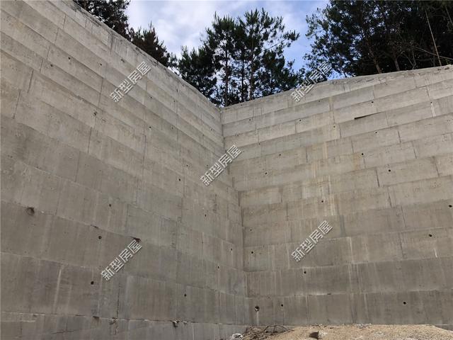 湖南農(nóng)村小伙花40萬蓋了30米長的堡坎，大家都說這是要建城堡