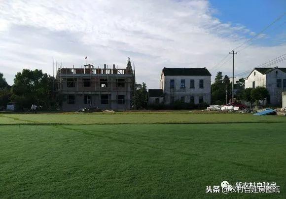 江蘇小伙回農村自建別墅，包工包料每瓶1200，村里還有花海、草坪！