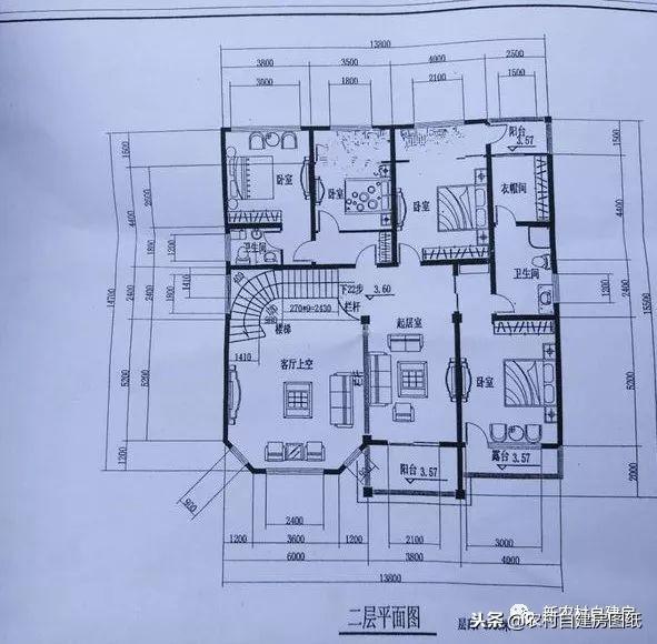 江蘇小伙回農村自建別墅，包工包料每瓶1200，村里還有花海、草坪！