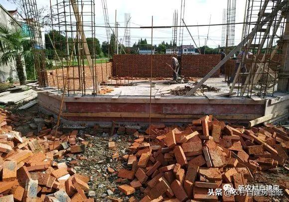 江蘇小伙回農村自建別墅，包工包料每瓶1200，村里還有花海、草坪！