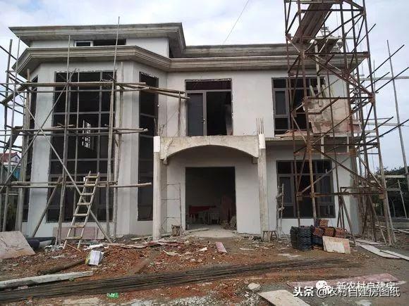 江蘇小伙回農村自建別墅，包工包料每瓶1200，村里還有花海、草坪！