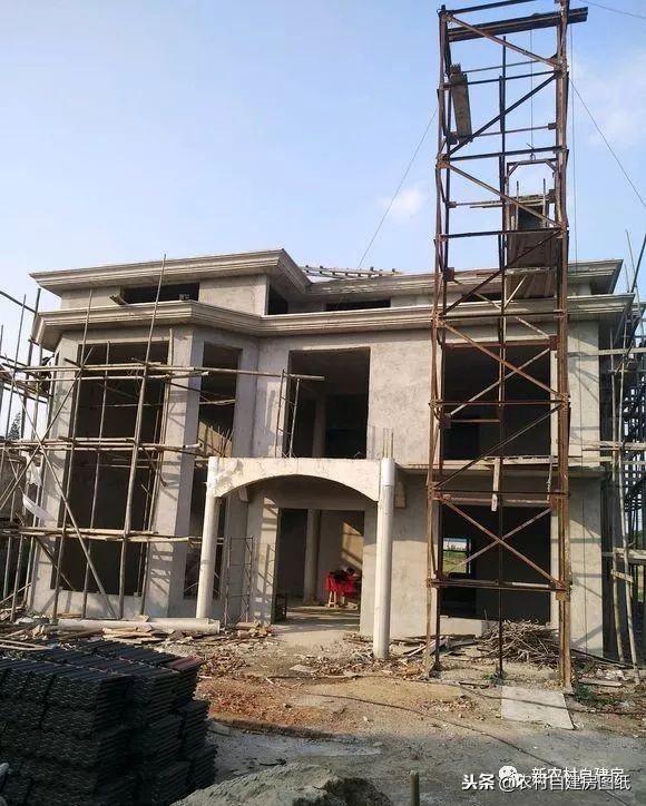 江蘇小伙回農村自建別墅，包工包料每瓶1200，村里還有花海、草坪！