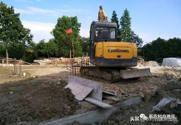 江蘇小伙回農村自建別墅，包工包料每瓶1200，村里還有花海、草坪！