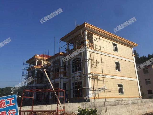 今年的蓋房愿望實(shí)現(xiàn)了嗎？2套豪華雙拼別墅實(shí)拍照片，過年想低調(diào)都難