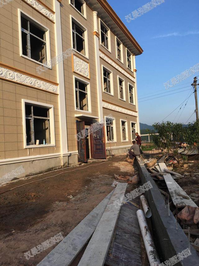 今年的蓋房愿望實(shí)現(xiàn)了嗎？2套豪華雙拼別墅實(shí)拍照片，過年想低調(diào)都難